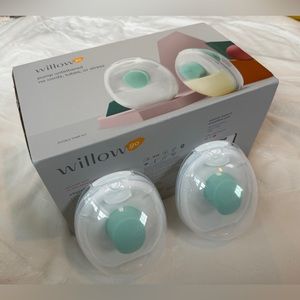 Willow Go + Extra 7oz Containers